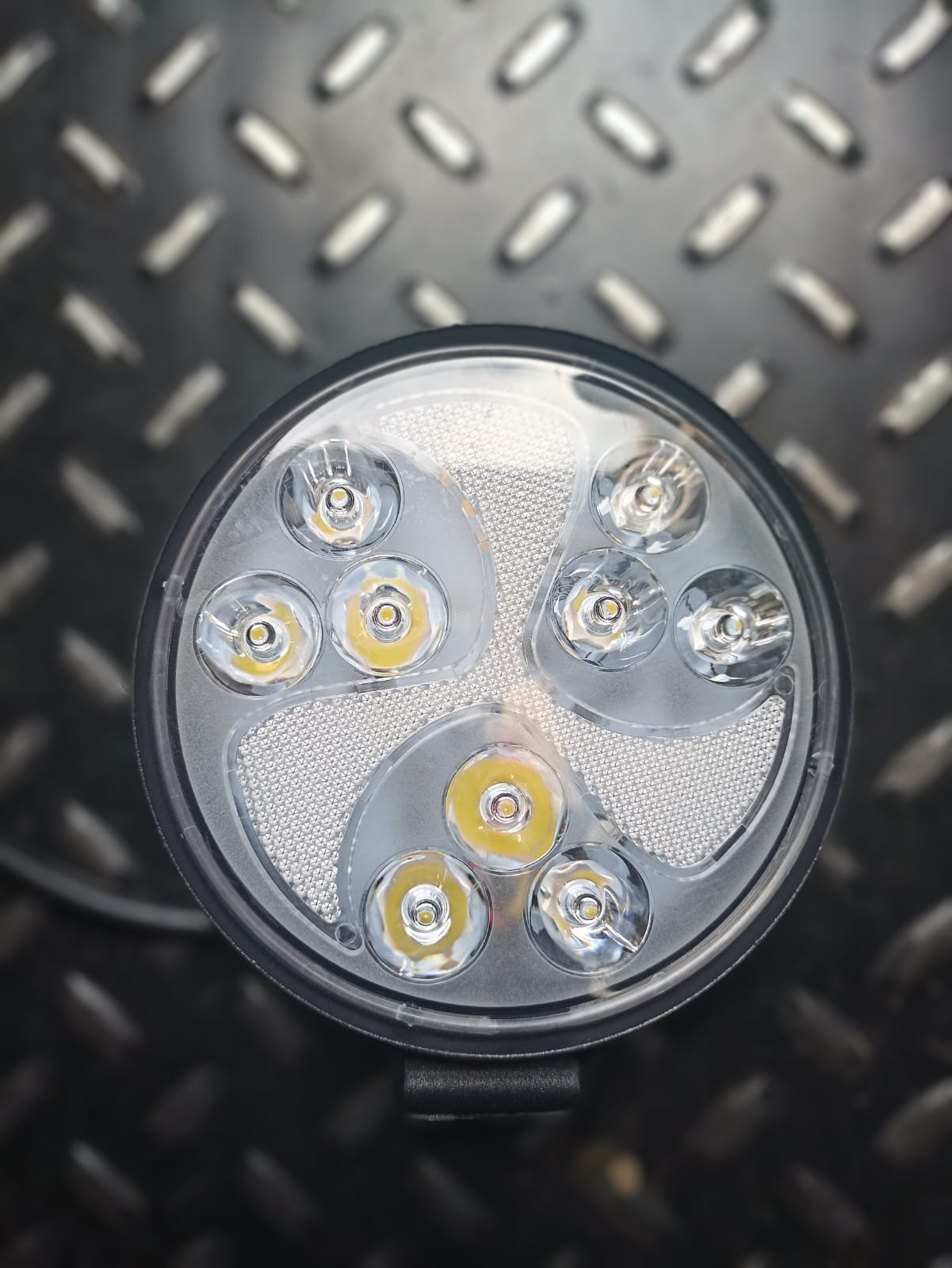 FAROL DE LED REDONDO 110MM 9 LEDS PISCA AZUL/VERM/LAR BIVOLT (DJCROSS)   VS3523